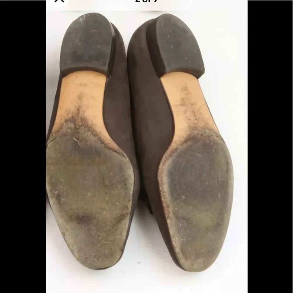 Salvatore Ferragamo Brown suede with gold hardware ‎ bow 6C